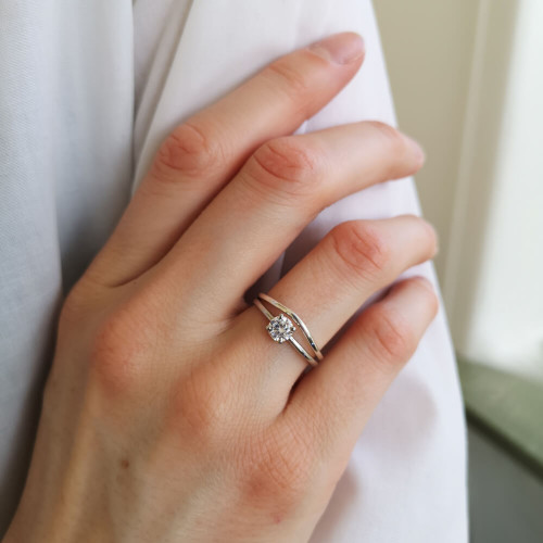 Månviol, 18ct white gold